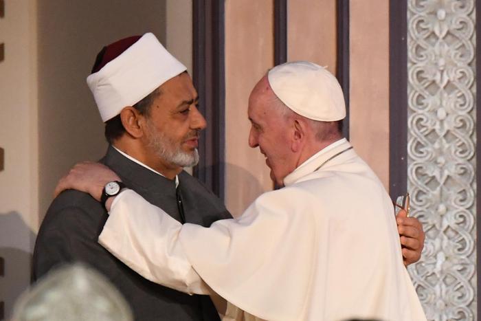 Pope Francis with Sheikh Ahmad Muhammad al-Tayyib, Egyptian Imam of al-Azhar Mosque, during their meeting at al-Azhar university in El Cairo (Egypt), 28 April 2017.
ANSA/CIRO FUSCO