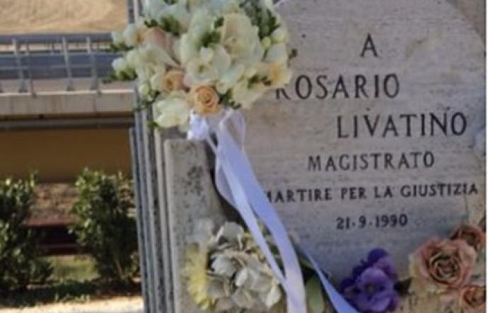 Agrigento, sposi lasciano il bouquet di nozze sulla stele dedicata a Rosario Livatino