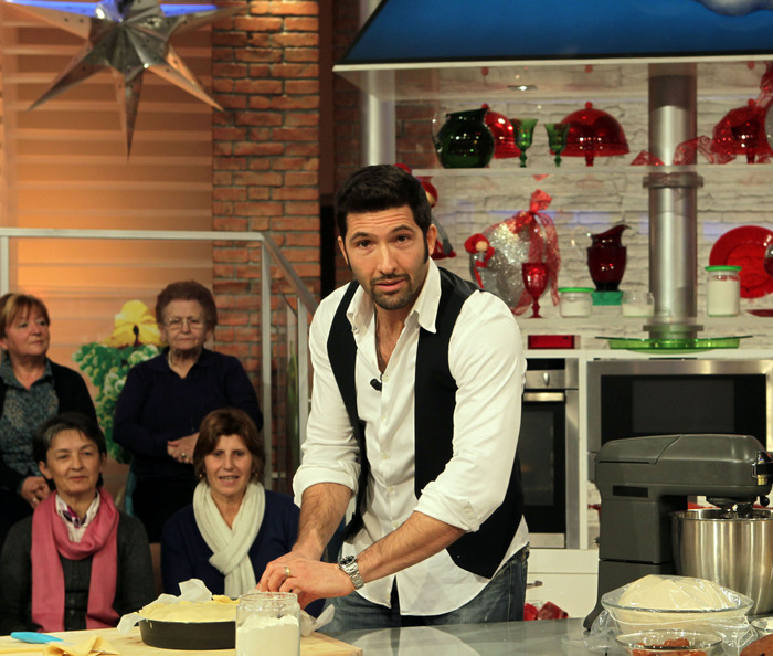 L'attore Walter Nudo durante "La Prova del Cuoco - Speciale Lotteria Italia", condotta da Antonella Clerici, oggi 17 dicembre 2011 negli studi Rai di Roma.
ANSA/FABIO CAMPANA