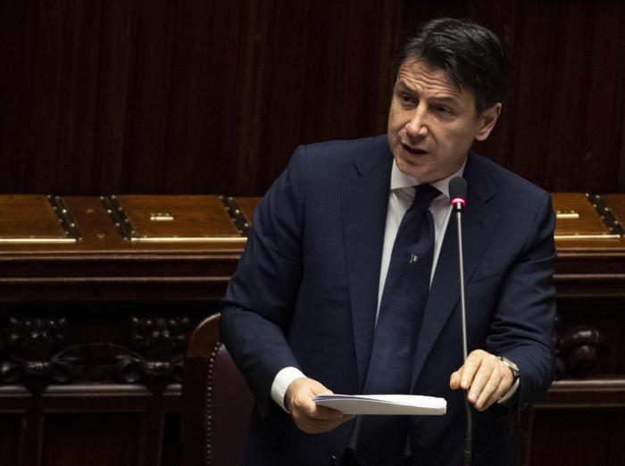Italian Prime Minister Giuseppe Conte communicates to the deputies the recent government initiatives to cope with the COVID-19 emergency in the Montecitorio hall in Rome, Italy, 21 April 2020.    MAURIZIO BRAMBATTI/ANSA