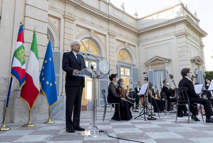 Italian President Sergio Mattarella during the concert dedicated to 'coronavirus victims'  on the occasion of the 74th anniversary of the National Day of the Republic, Rome,  1 June 2020. ANSA/PAOLO GIANDOTTI QUIRINALE PRESS OFFICE +++ NO SALES EDITORIAL USE ONLY
