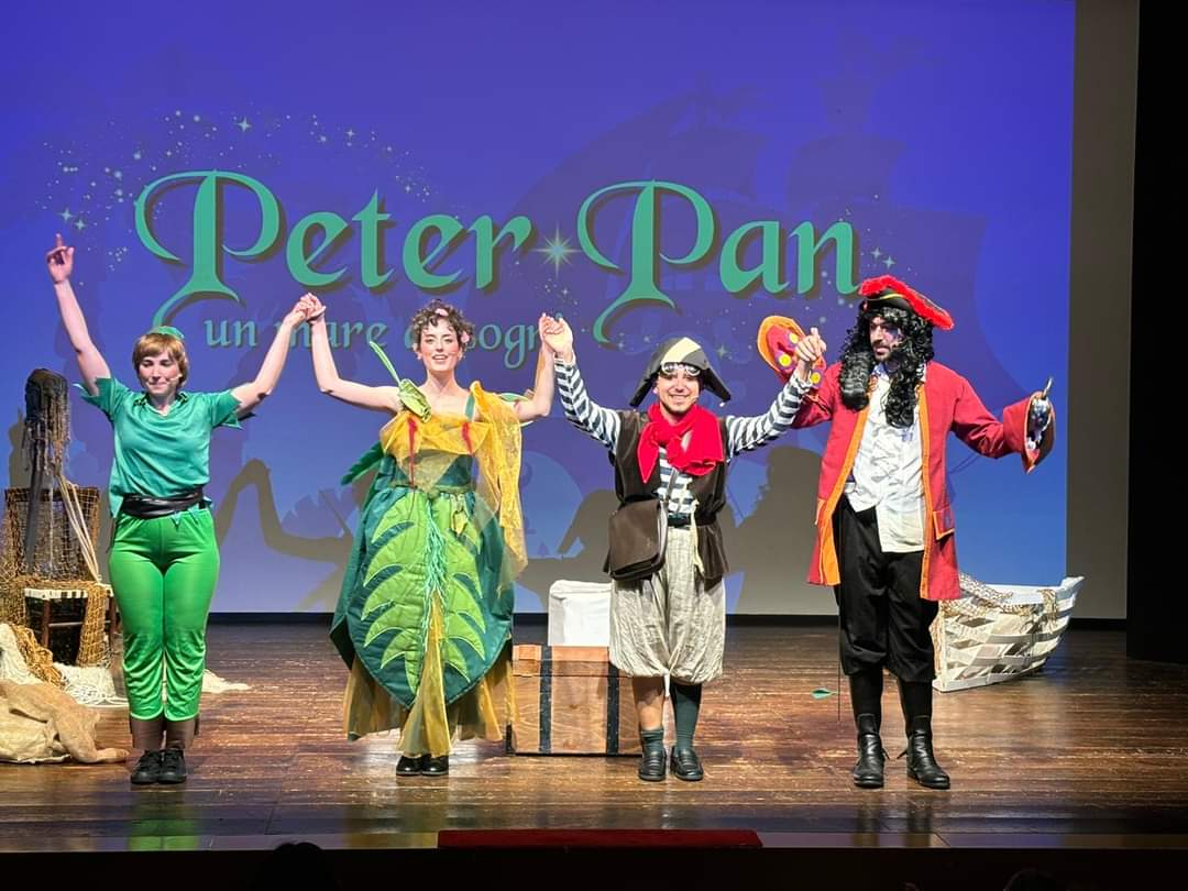 Magia, stupore e tanti applausi per la fiaba “Peter Pan- un mare di sogni” della Compagnia Buio in Sala